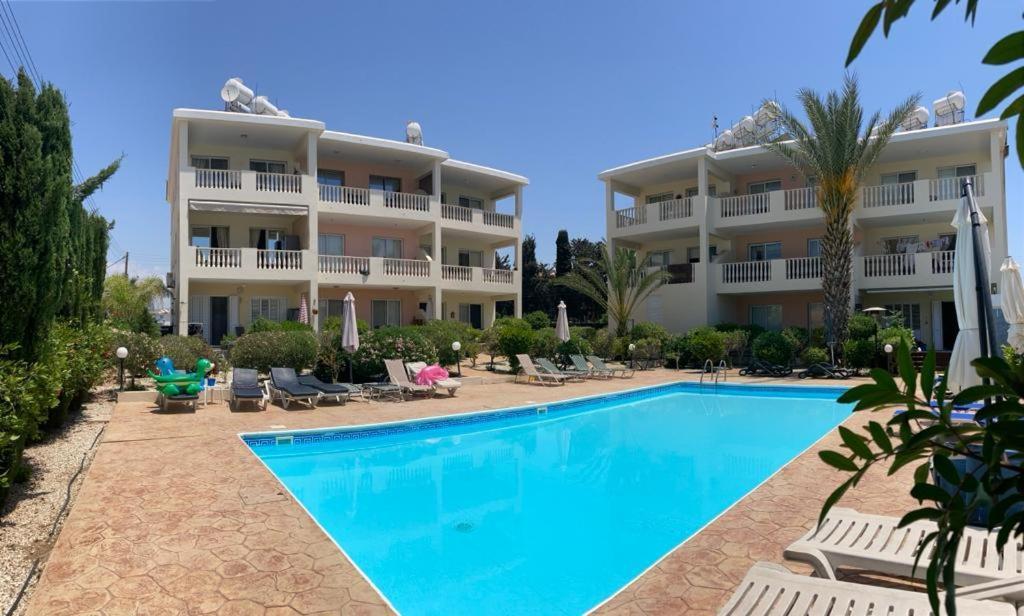 Diana 49 Apartment Paphos Bagian luar foto
