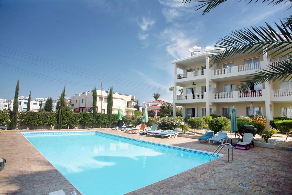 Diana 49 Apartment Paphos Bagian luar foto