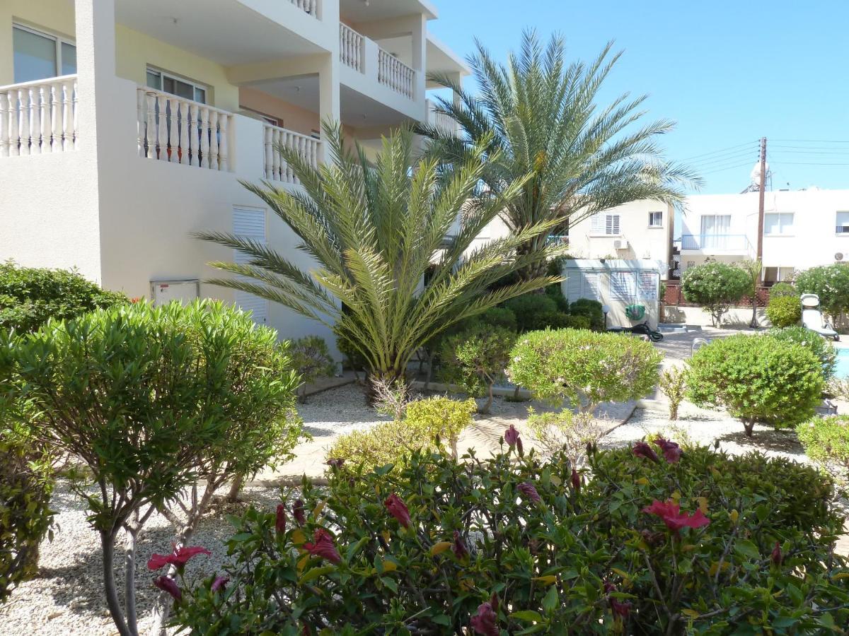 Diana 49 Apartment Paphos Bagian luar foto